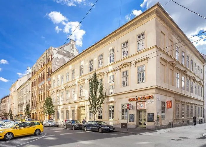 Doubledoor Budapesta